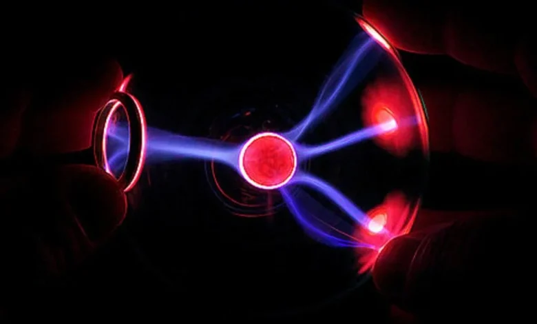 مصابيح الفلوروسنت هي من أمثلة البلازما