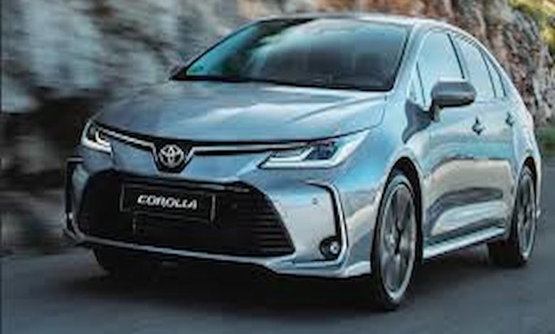 سيارة تويوتا كورولا