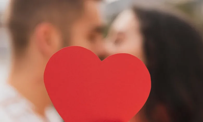 هل يحب رجل الثور التقبيل