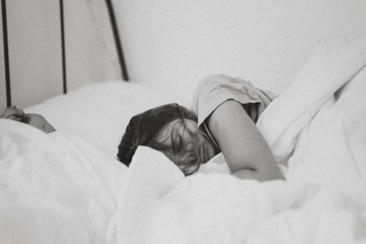 تفسير حلم رؤية الميت في المنام