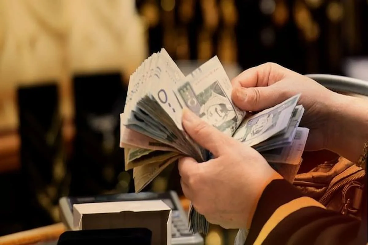 كم راتب عامل مطبخ في السعودية