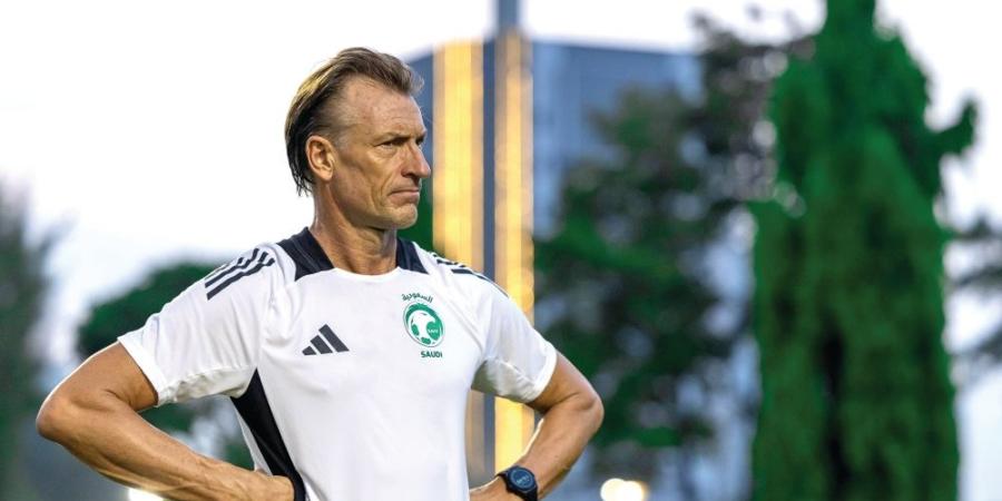 لاعب المنتخب السعودي يعلق على قرار استبعاده من قائمة رينارد!!