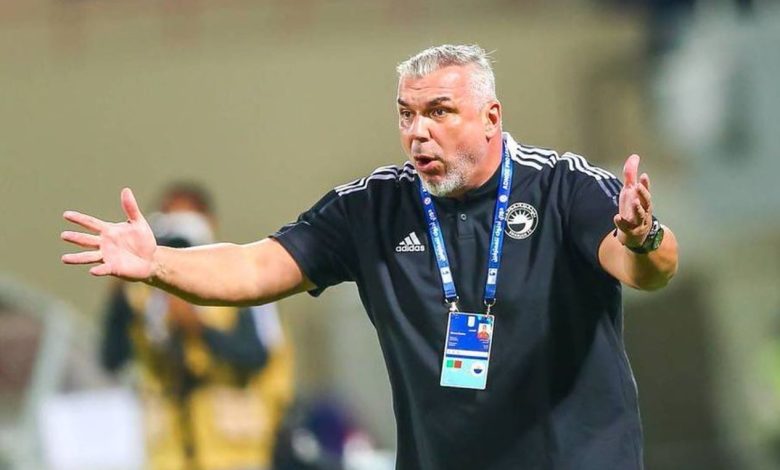 مفاجأة مدوية تضرب الشارع السعودي بسبب مدرب ضمك