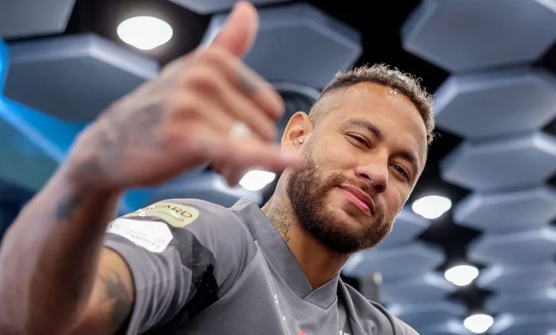 نجم الهلال البرازيلي "نيمار"