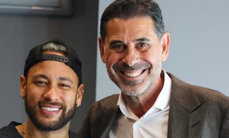 نجم الهلال نيمار يشيد بمدير