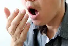 كيف اتخلص من رائحة الثوم في الفم بأسرع طريقة