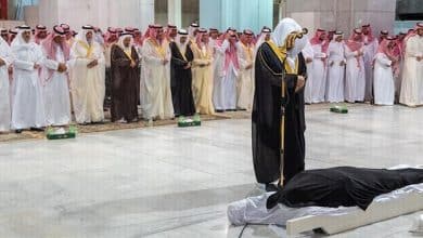 لماذا يقف الإمام عند رأس الرجل ووسط المرأة في صلاة الجنازة