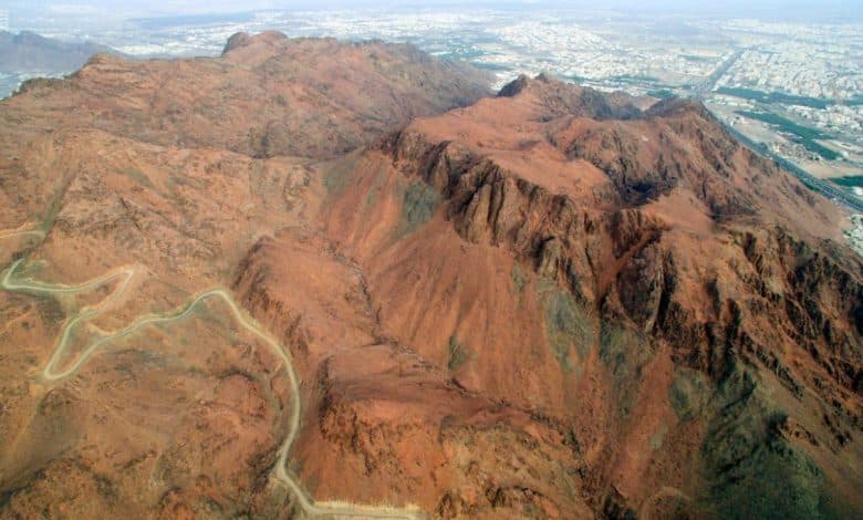 ما هي قصة جبل احد