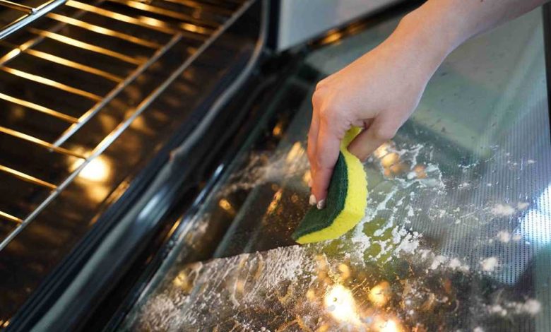 3 حيل ذكية لتنظيف الفرن