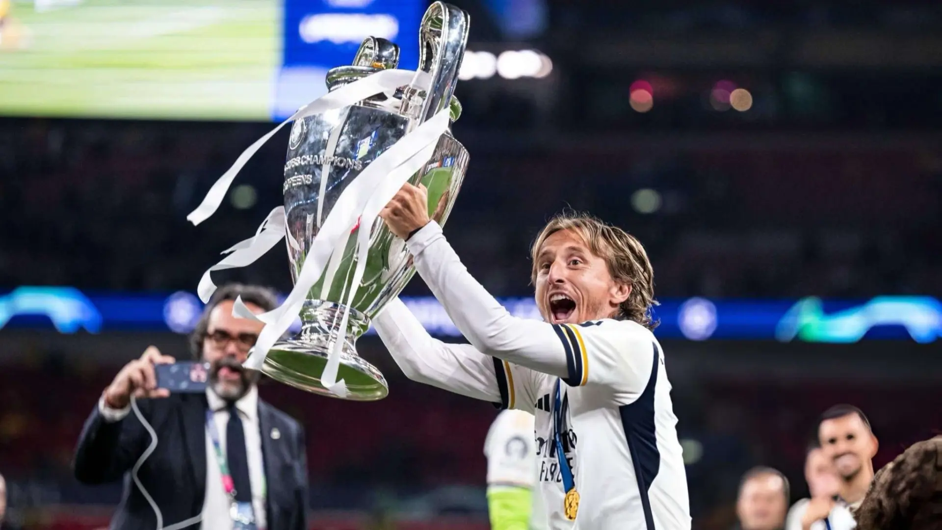 كم عمر مودريتش ومتى ينتهي عقده مع ريال مدريد 1 عمر مودريتش ومتى ينتهي عقده مع ريال مدريد
