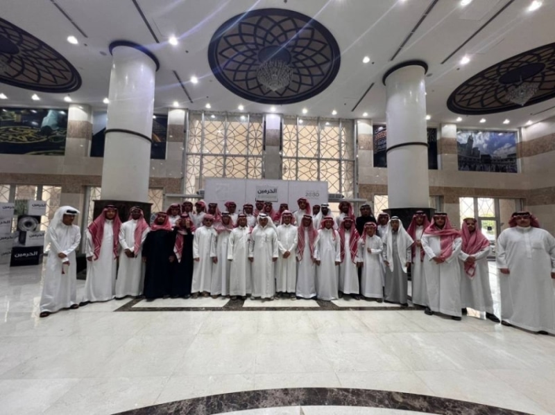 طلاب مدرسة الفضيل بن عياض الثانوية يزورون مكتبة الحرم المكي ويستكشفون مقتنياتها 1 2483408.jpgw800q100fjpg