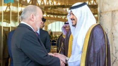 وصول ملك ماليزيا إلى الرياض مع استقباله من قبل نائب أمير المنطقة 9 2483976.jpgw800q100fjpg