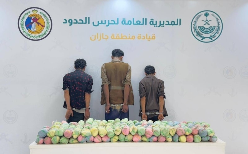 ضبط حرس الحدود في جازان 3 مهربين بحوزتهم 108 كيلوجرام من القات 1 2484939.jpgw800q100fjpg