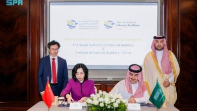 توقيع مذكرة تفاهم بين هيئة المراجعين الداخليين والمعهد الصيني في شنغهاي 9 2486834.jpgw800q100fjpg