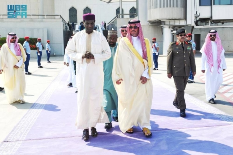 رئيس وزراء النيجر يغادر مدينة جدة 1 2488078.jpgw800q100fjpg
