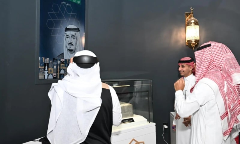 تجربة فريدة في جناح هيئة العناية بالحرمين بمعرض الحج 2025 1 2489789.pngw800q100fjpg