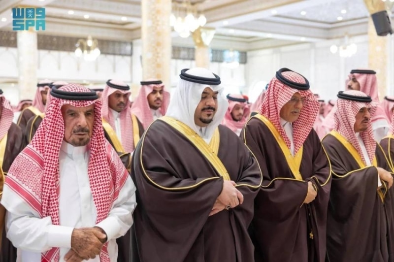 صلاة الميت على نايف بن لبده بإمامة نائب أمير الرياض 1 2493990.jpgw800q100fjpg