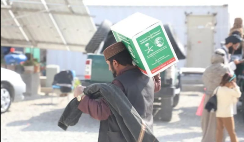 توزيع 540 سلة غذائية من قبل سلمان للإغاثة في مخيم لواء باباجان في أفغانستان 1 2494119.pngw800q100fjpg